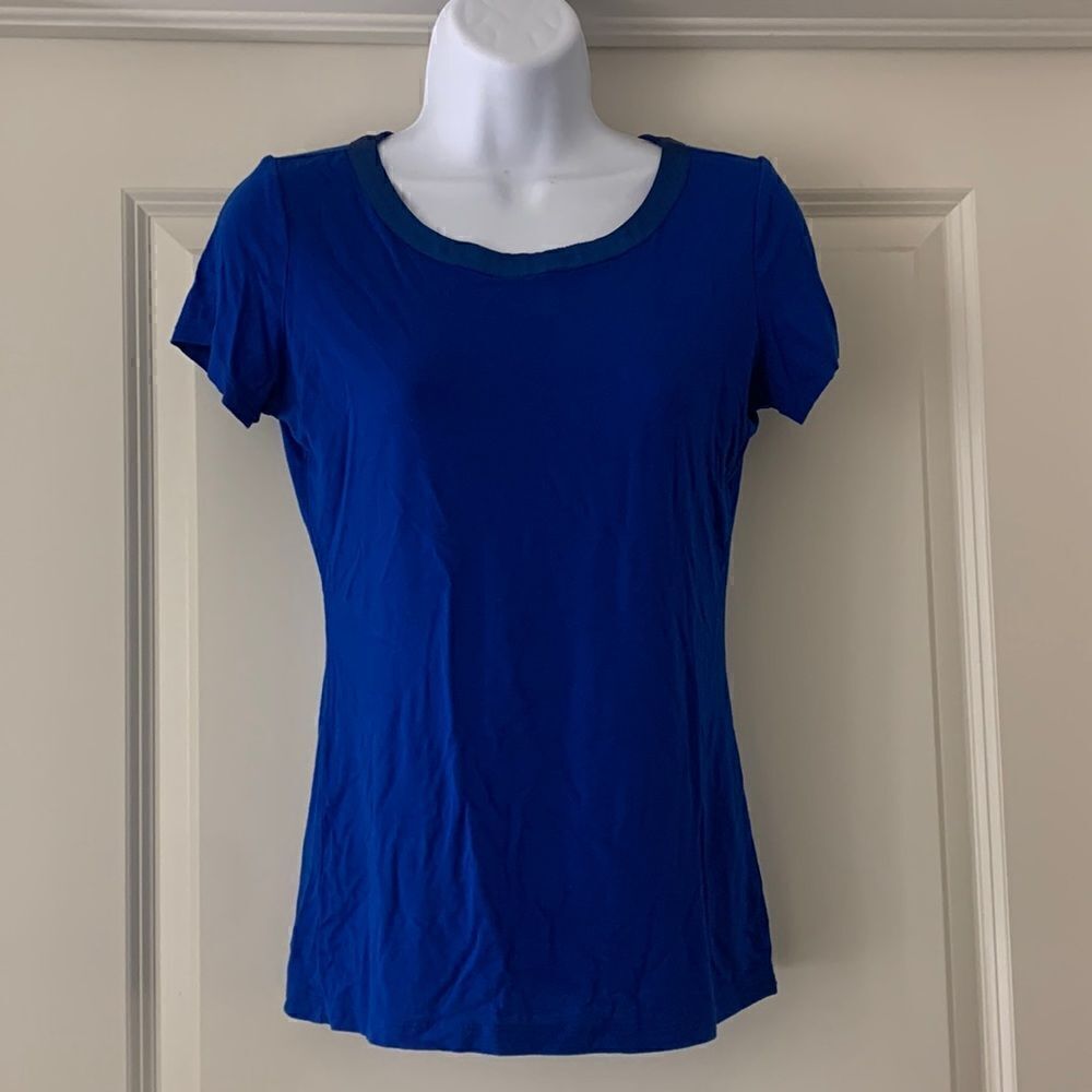 ALFANI, petite, rayon/spandex short sleeve w/ satin like neck line, great cond.
